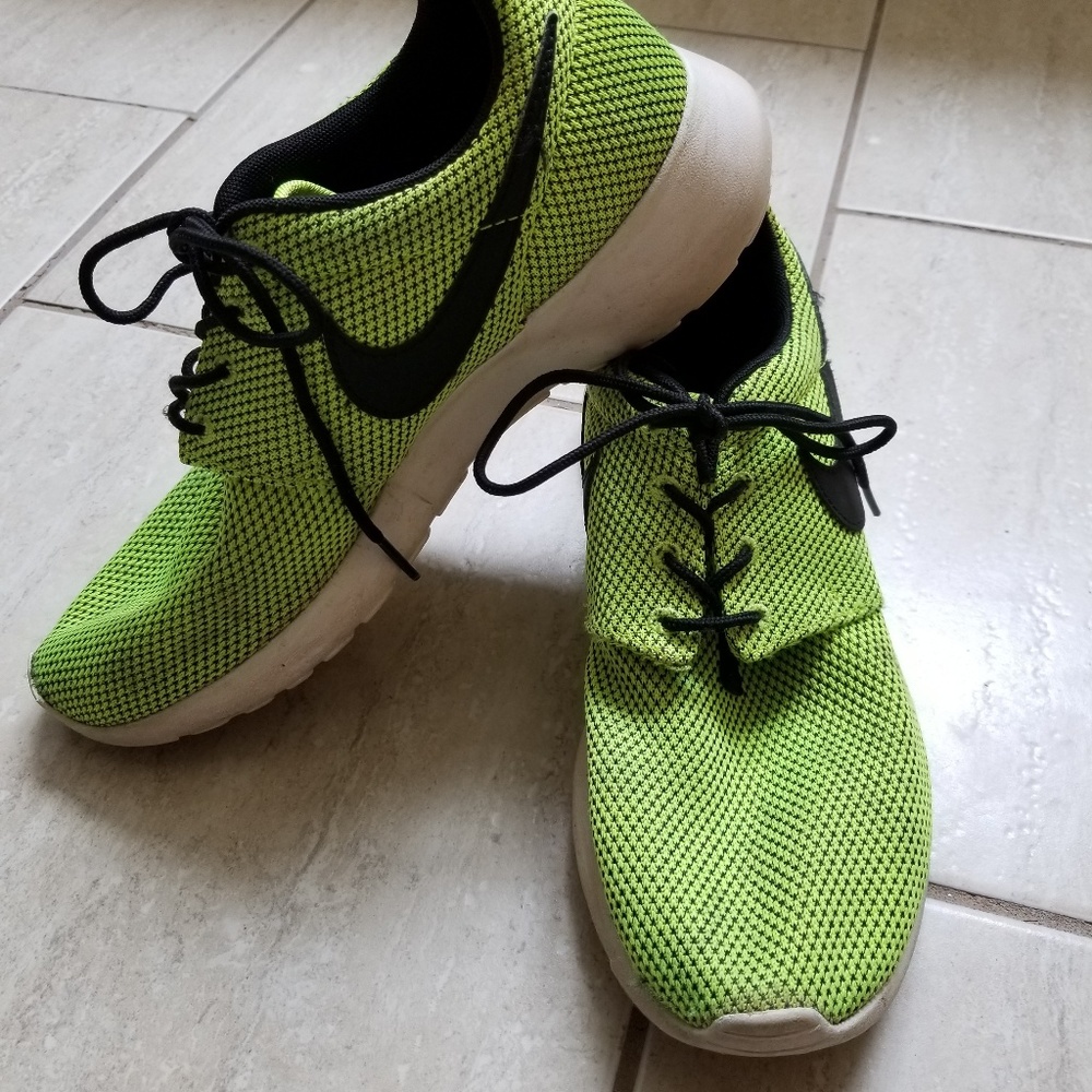 Nike Boys Roshe 1 Sneakers